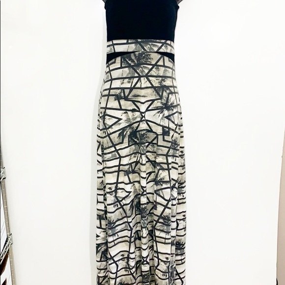 Hurley Dresses & Skirts - HURLEY Strapless Maxi Palm Print Dress Black Off White Size Small
